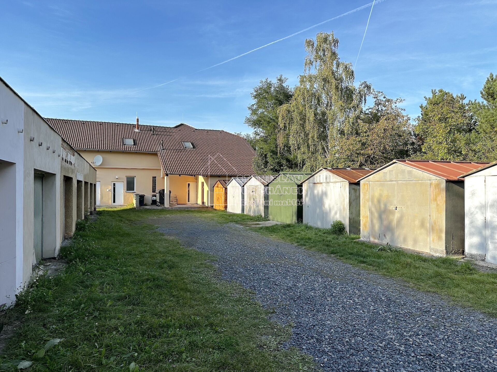 Garáž ke koupi, Husinec-Řež, ul. Akátová