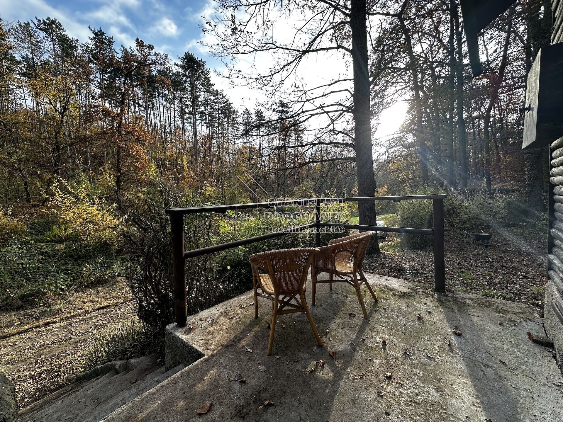 Chata na kraji lesa, Trněný Újezd, obec Mořina, okres Beroun, 16 km od Zličína