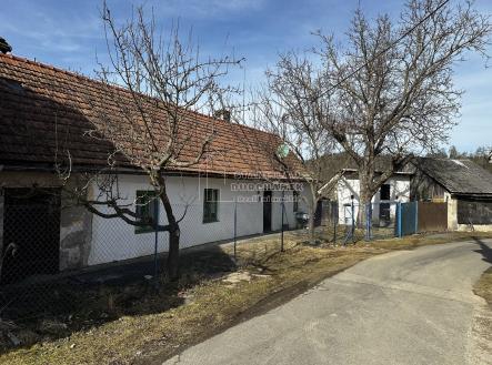 Rodinný dům k rekonstrukci, Otročiněves, 6 km od Berouna