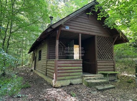 Chata k celkové rekonstrukci/přestavbě, na samotě v lese, na kraji katastru Beroun