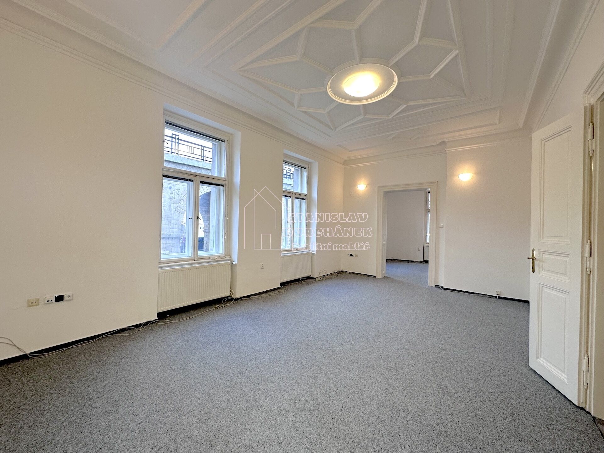 Pronájem kanceláří 103 m2, Praha 8-Karlín, ul. Prvního pluku, 3 minuty chůzí od Florence