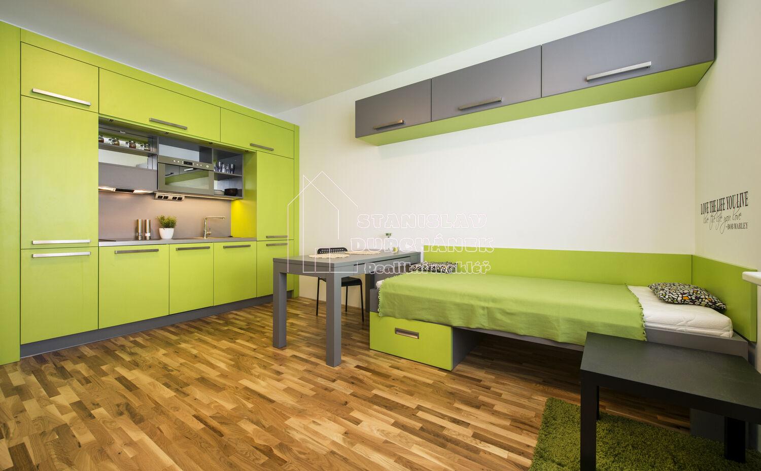 Pronájem samostatného pokoje s vlastním kuchyňským koutem, Praha 8-Ládví, ul. Střelničná