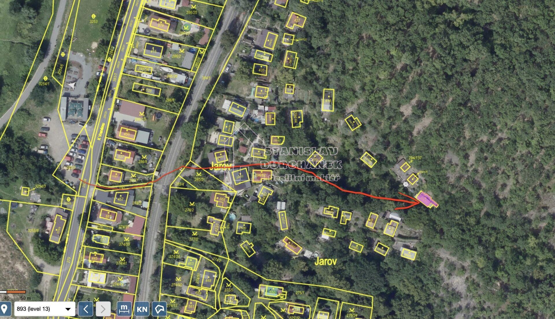 Chata k rekonstrukci / demolici – Jarov u Dolních Břežan (2 km od Prahy)