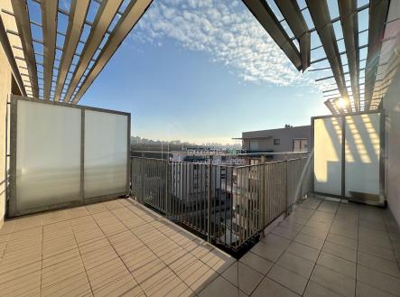 Pronájem novostavby 2+kk s balkonem, garážovým stáním a sklepem, Praha 10-Hostivař, ul. Bratislavská