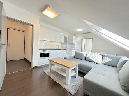 Pronájem bytu, 2+kk, 43 m²