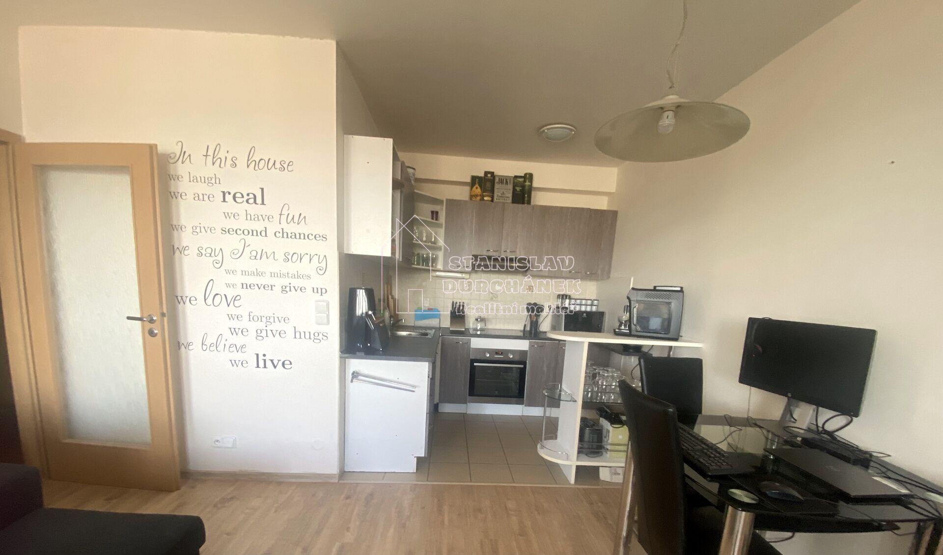 Pronájem bytu 2+kk s balkonem, Praha 12-Kamýk, ul. U Kamýku