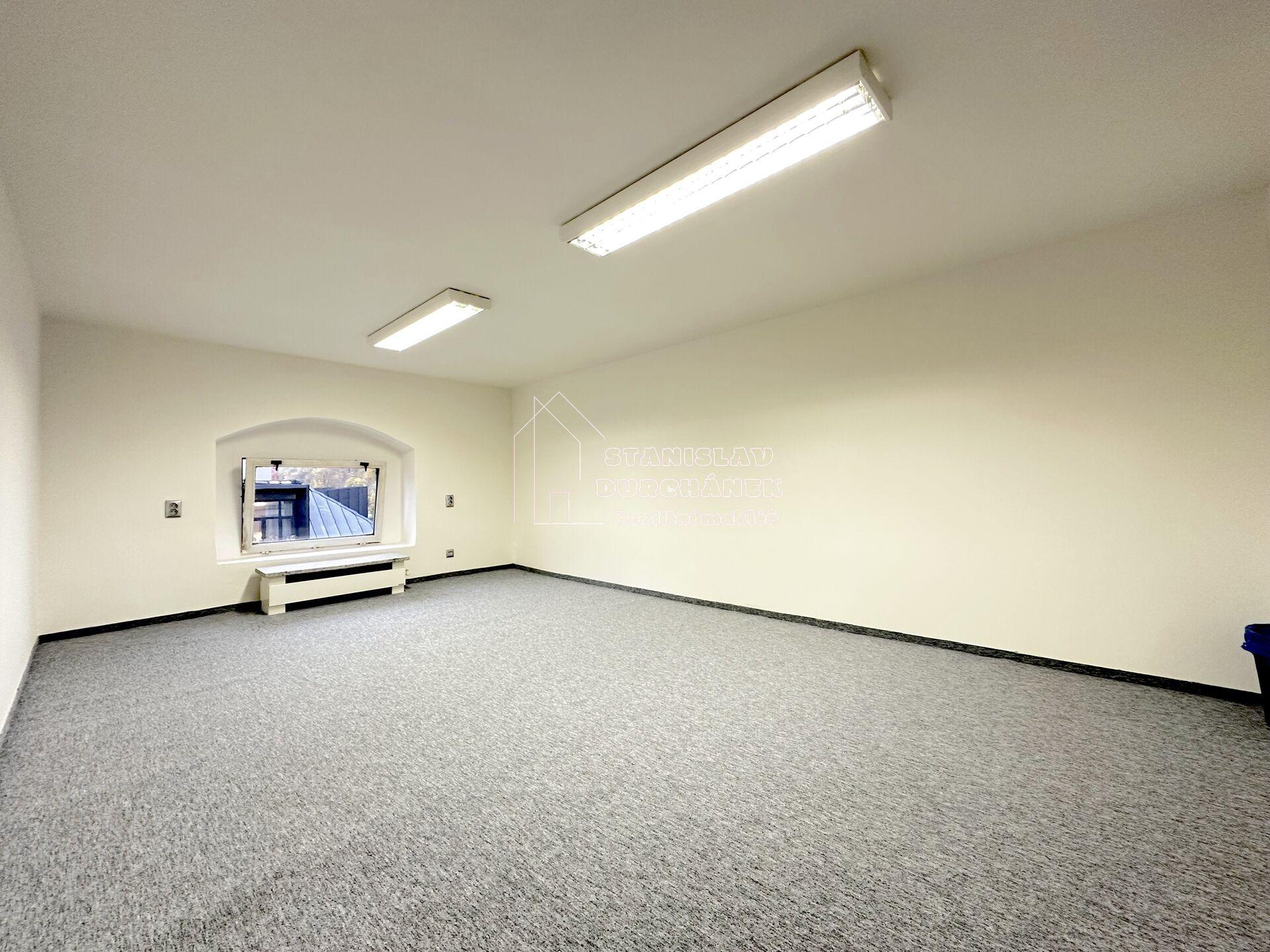 Pronájem kanceláře 19 m2, Praha 8-Karlín, ul. Thámova, 2 min od metra Křižíkova