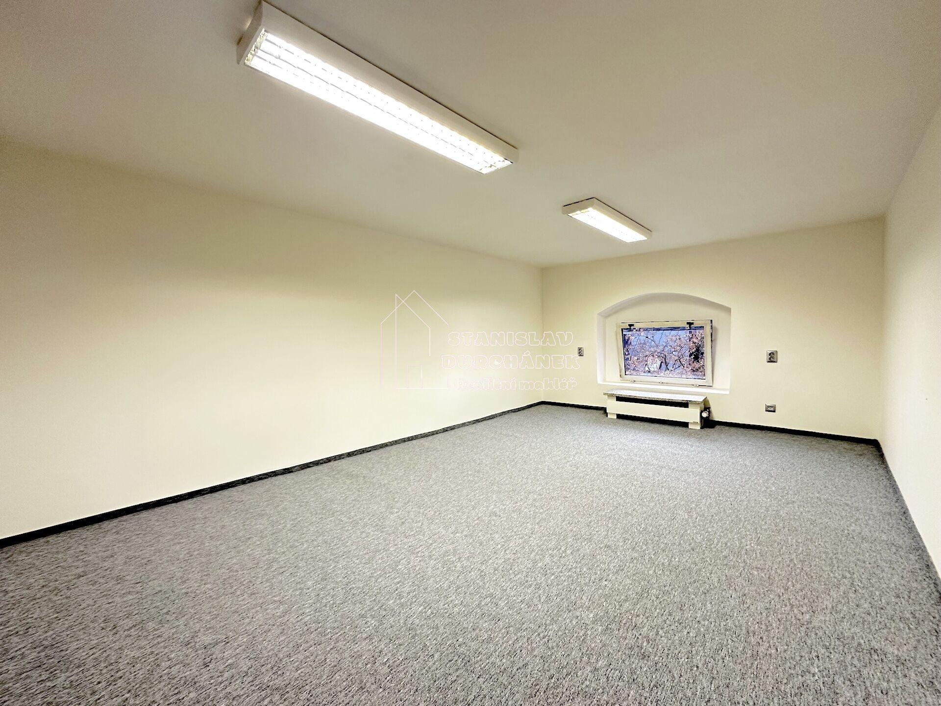 Pronájem kanceláře 19 m2, Praha 8-Karlín, ul. Thámova, 2 min od metra Křižíkova