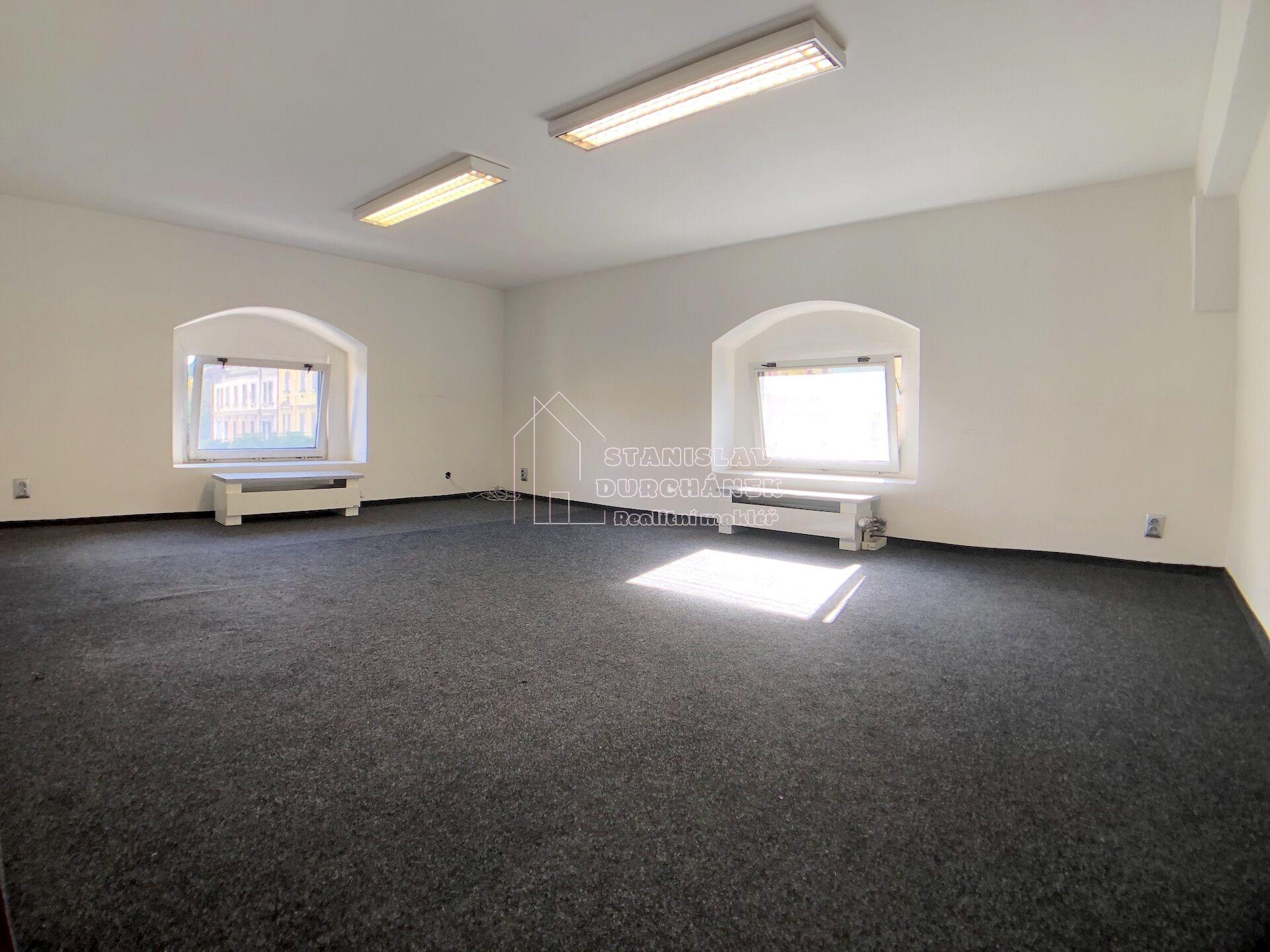 Pronájem kanceláře 23,2 m2, Praha 8-Karlín, ul. Thámova, 2 min od metra Křižíkova