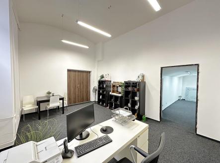 Pronájem výdejny e-shopu, showroomu 36,3 m2, Praha 8-Karlín, ul. Thámova, 2 min od metra Křižíkova