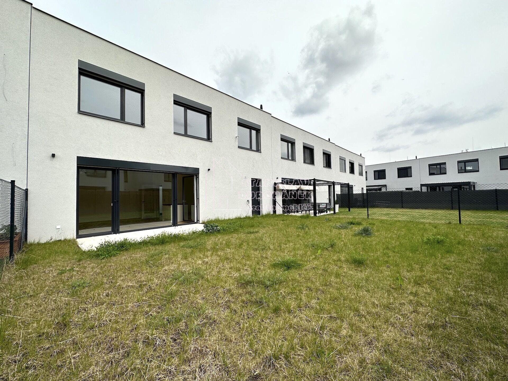 Pronájem novostavby rodinného domu 4+kk, Praha 9-Čakovice, ulice Kurta Hubera