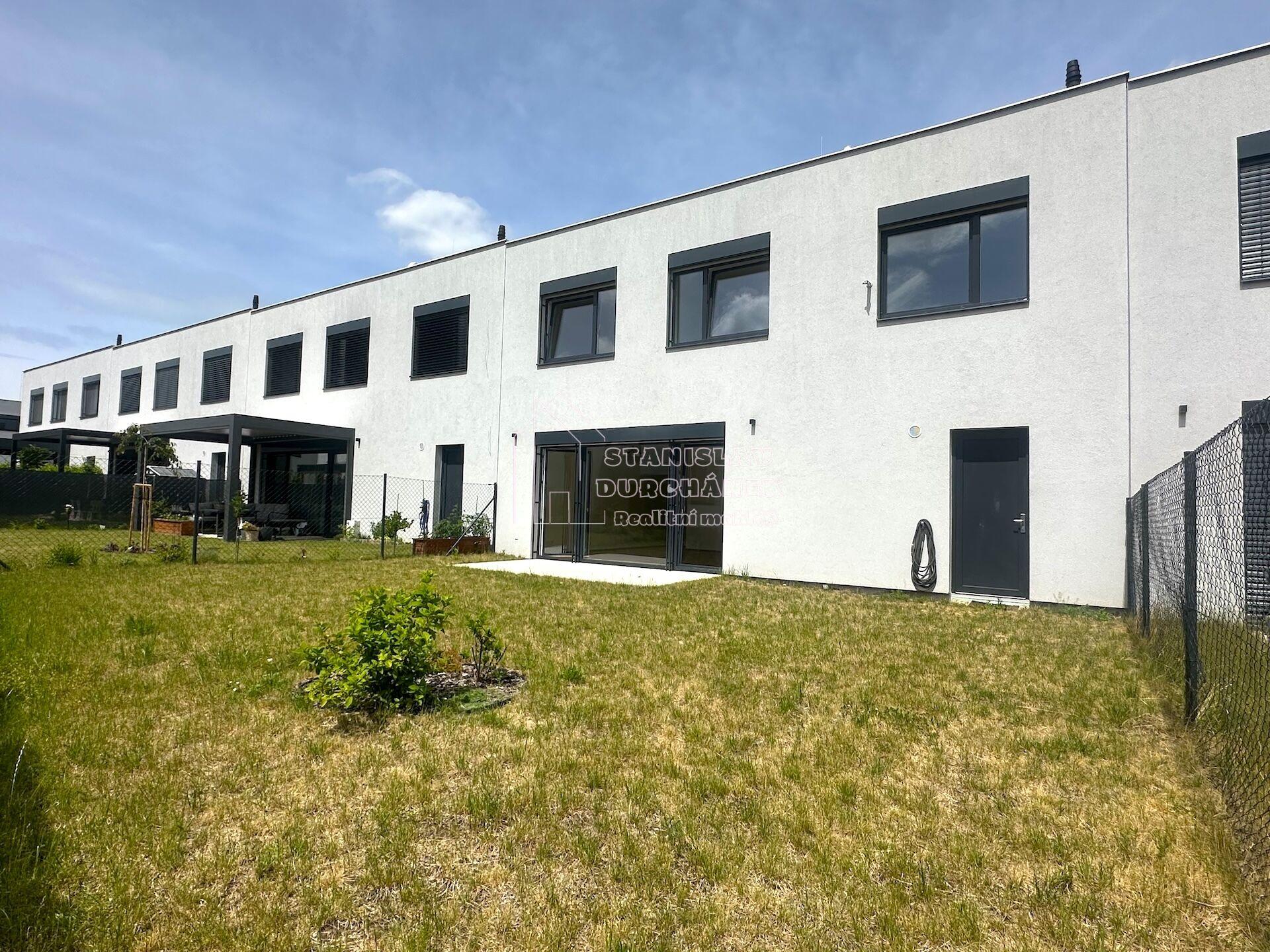 Pronájem novostavby rodinného domu 4+kk, Praha 9-Čakovice, ulice Kurta Hubera