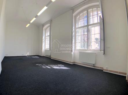 Pronájem kanceláře 36 m2, Praha 8-Karlín, ul. Thámova, 2 min od metra Křižíkova