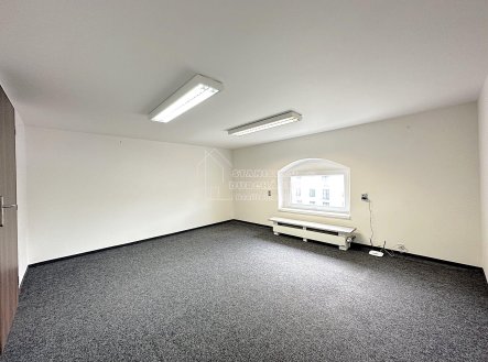 Pronájem kanceláře 17,4 m2, Praha 8-Karlín, ul. Thámova, 2 min od metra Křižíkova