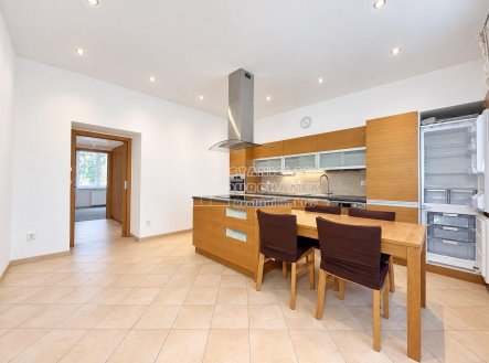 Pronájem hezkého bytu 2+1, 72 m2, Praha 8, ulice Střelničná, minutu od metra Ládví