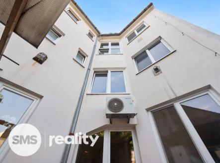 Prodej nájemního domu, 640 m²