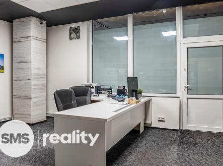 Pronájem - obchodní prostor, 70 m²