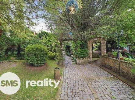 Prodej - restaurace, 173 m²
