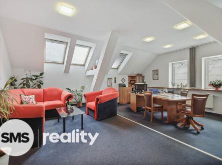 Pronájem - obchodní prostor, 749 m²