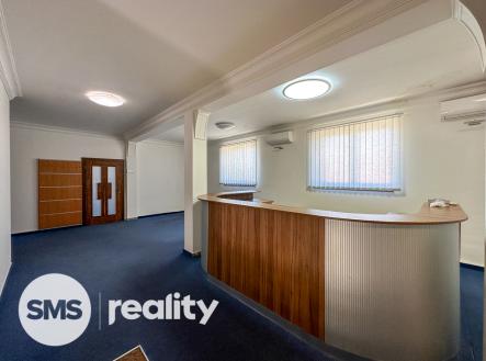 Pronájem kanceláře, 290 m²