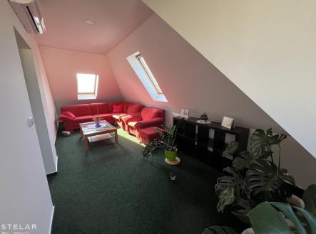 Pronájem kanceláře, 66 m²