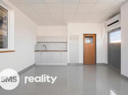 Pronájem skladu, 767 m²