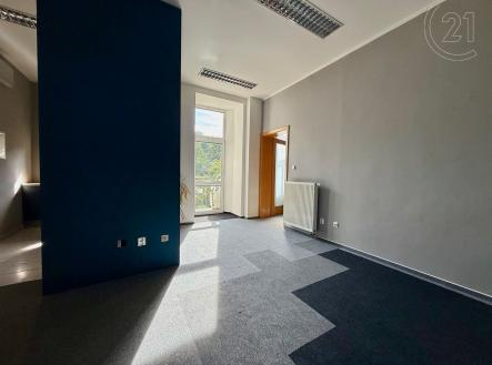 Pronájem komerčního objektu, administrativní budova, 182 m²