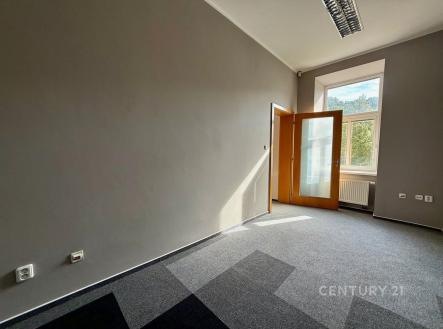 Pronájem komerčního objektu, administrativní budova, 182 m²