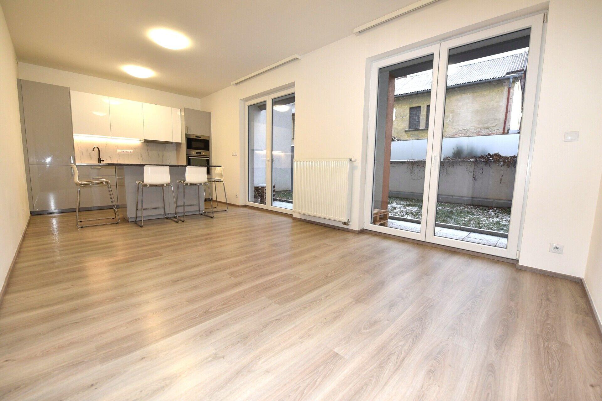 Krásný byt 2+kk/T/předzahrádka/sklep/garáž.stání, 59 m2, ul. Petrohradská, P10 – Vršovice