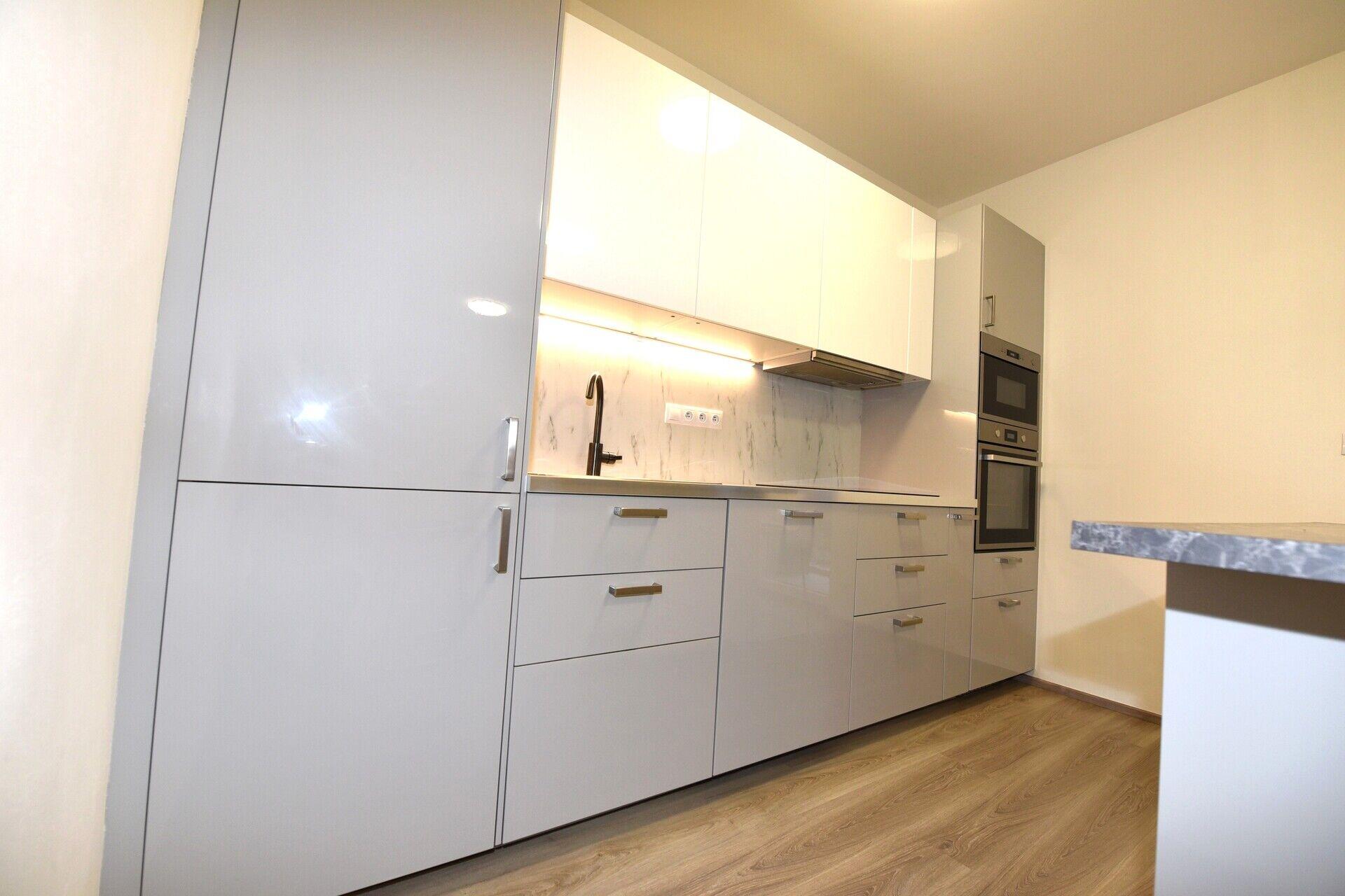 Krásný byt 2+kk/T/předzahrádka/sklep/garáž.stání, 59 m2, ul. Petrohradská, P10 – Vršovice