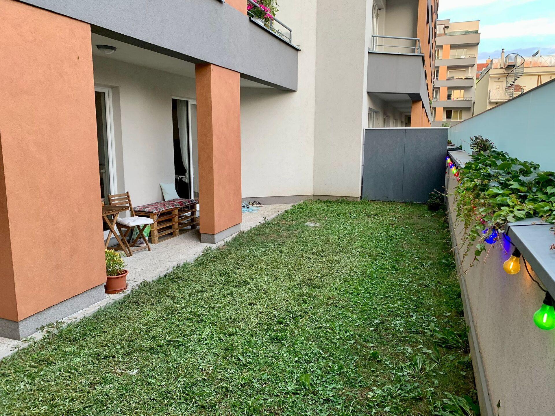 Krásný byt 2+kk/T/předzahrádka/sklep/garáž.stání, 59 m2, ul. Petrohradská, P10 – Vršovice
