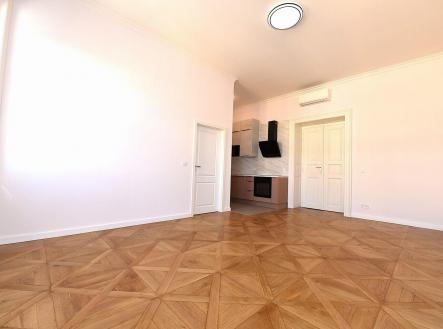 Pronájem bytu, 4+kk, 84 m²