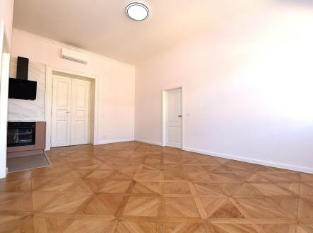 Pronájem kanceláře, 84 m²