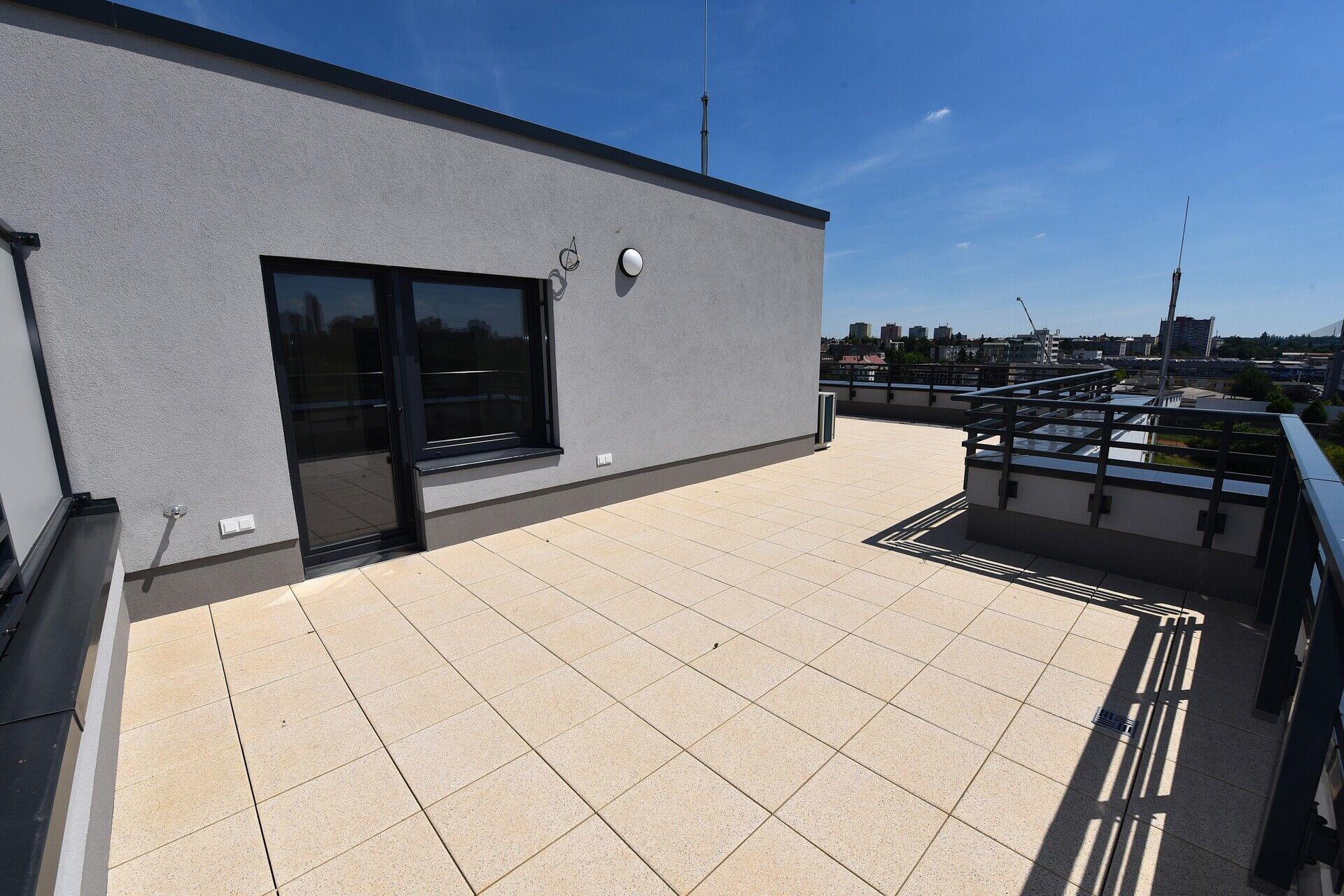Nový klimatizovaný byt 3+kk/terasa/garáž/sklep, 138,5 m2, ul. Strančická, P10 - Strašnice