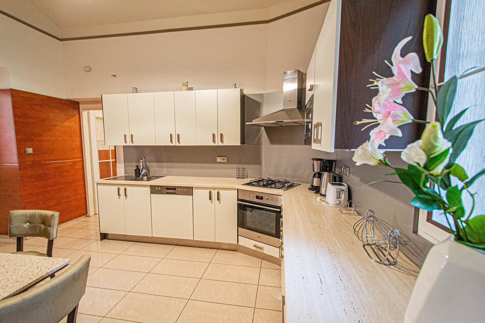 Zrekonstruovaný prostor 3+kk, 71,70 m2, ul. Balbínova, P2 - Vinohrady
