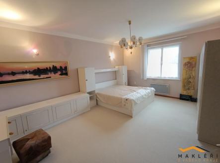 Pronájem domu/vily, 180 m²