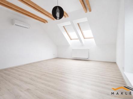 Pronájem bytu, 3+kk, 66 m²