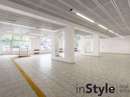 Pronájem - obchodní prostor, 200 m²