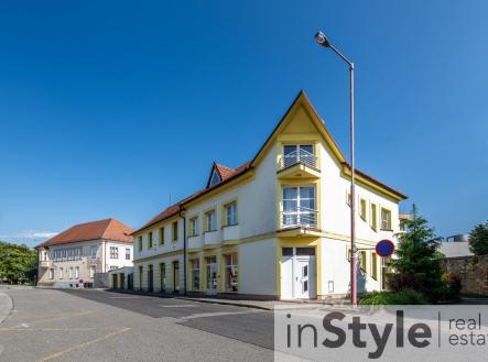 Pronájem - obchodní prostor, 200 m²