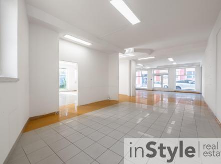 Pronájem - obchodní prostor, 200 m²