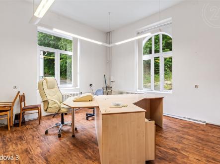 Pronájem kanceláře, 635 m²