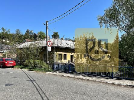 Prodej - nájemní dům, 348 m²