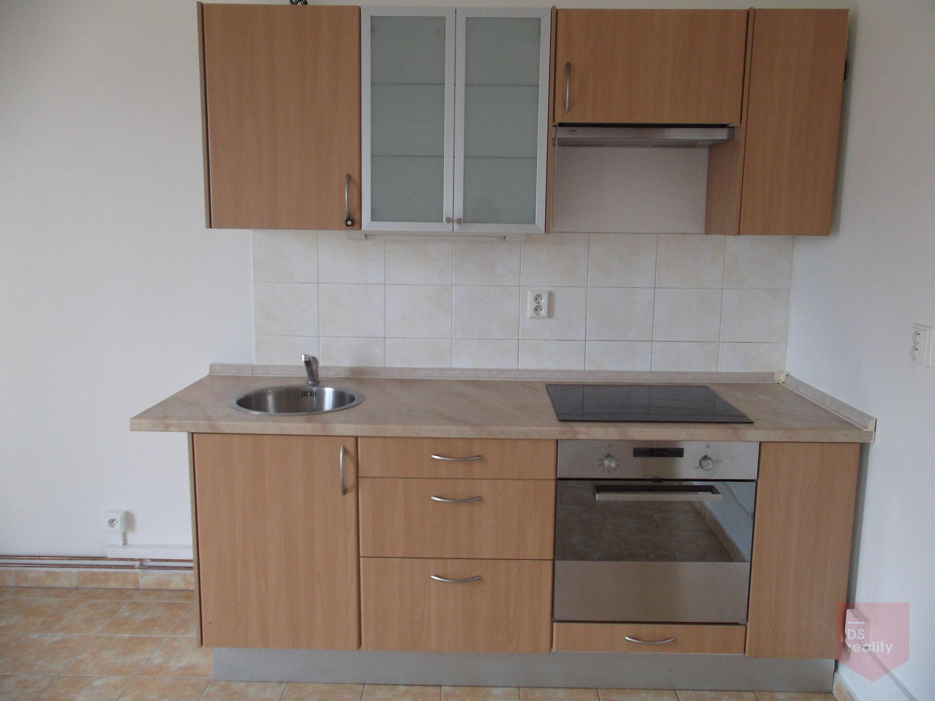Pronájem světlého bytu 2+kk s balkonem, 59 m², Praha 9 – Horní Počernice, Markupova ulice