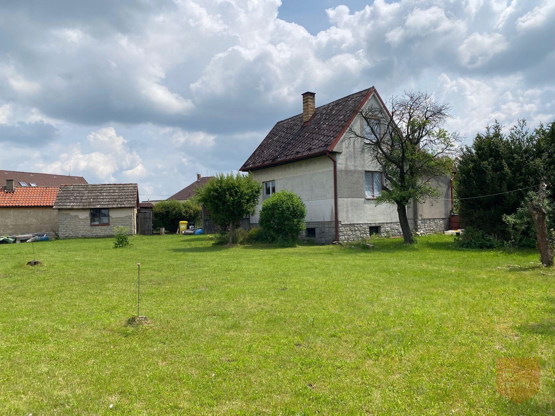 PRODEJ STAVEBNÍHO POZEMKU 1 409 m² V SRDCI PŘÍRODY – SVOJETICE, PRAHA-VÝCHOD