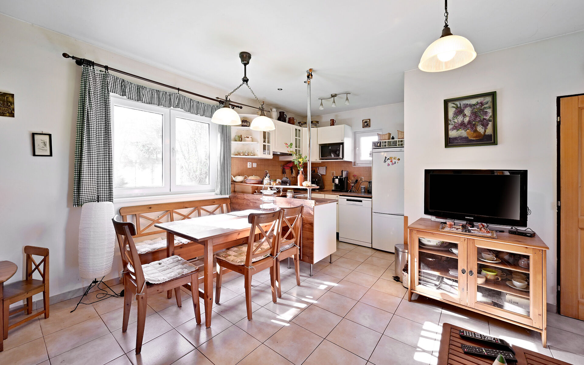 Chalupa k trvalému bydlení, celková plocha 156m², pozemek 441m², sklep, studna, zahradní domek.