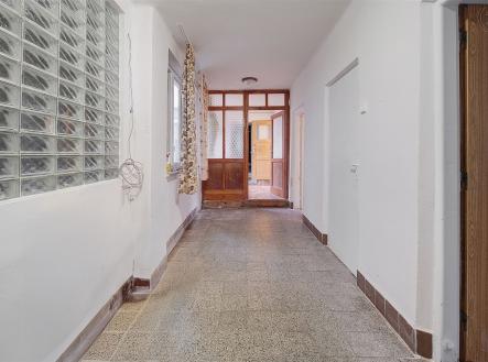 Prodej komerčního objektu, průmyslový areál, 1 000 m²