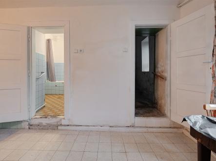 Prodej komerčního objektu, průmyslový areál, 1 000 m²