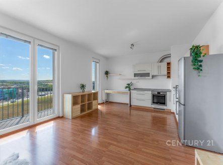 Světlý byt 1+kk s velkou lodžií a garáží, Praha 5