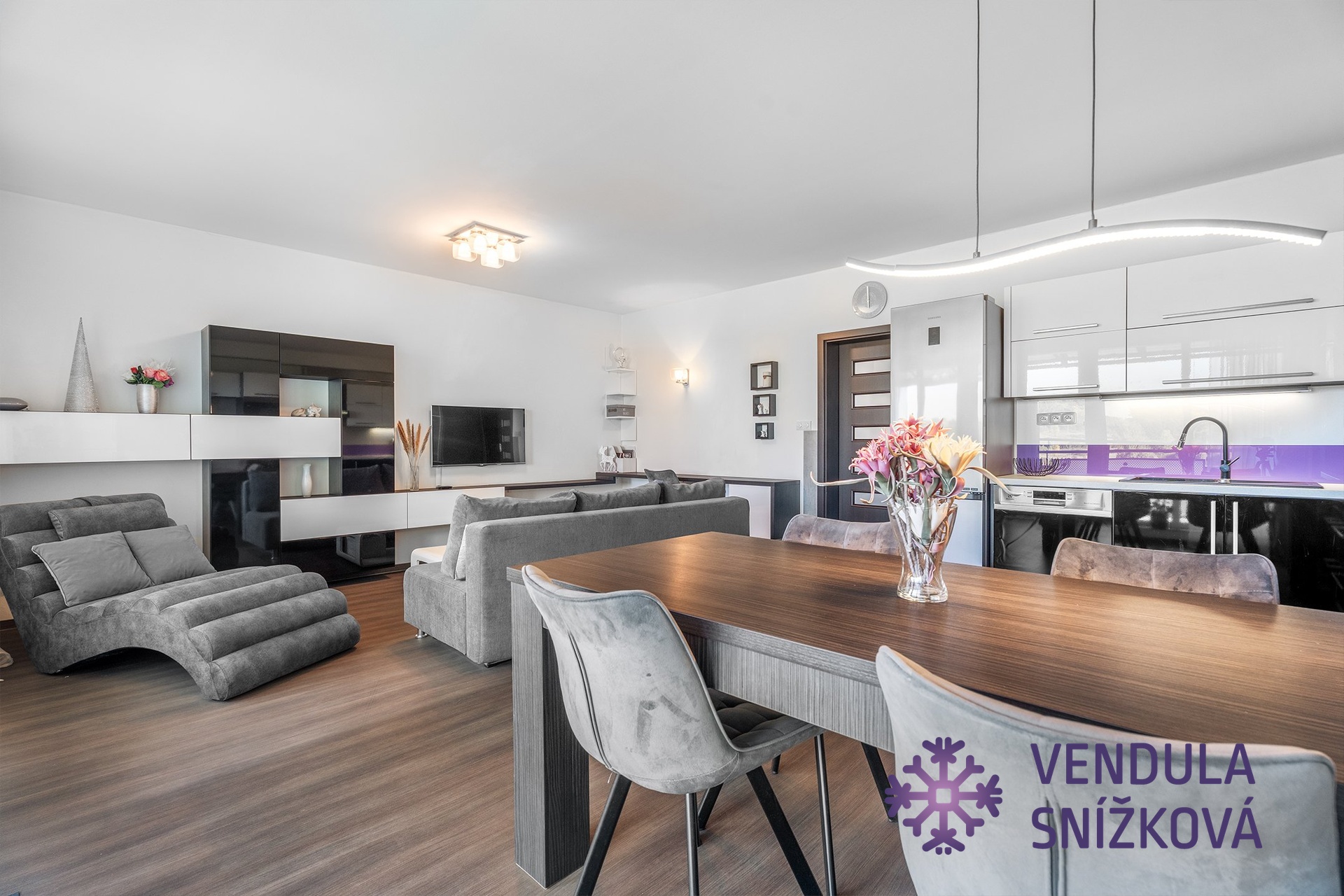 kuchyně a obývací pokoj