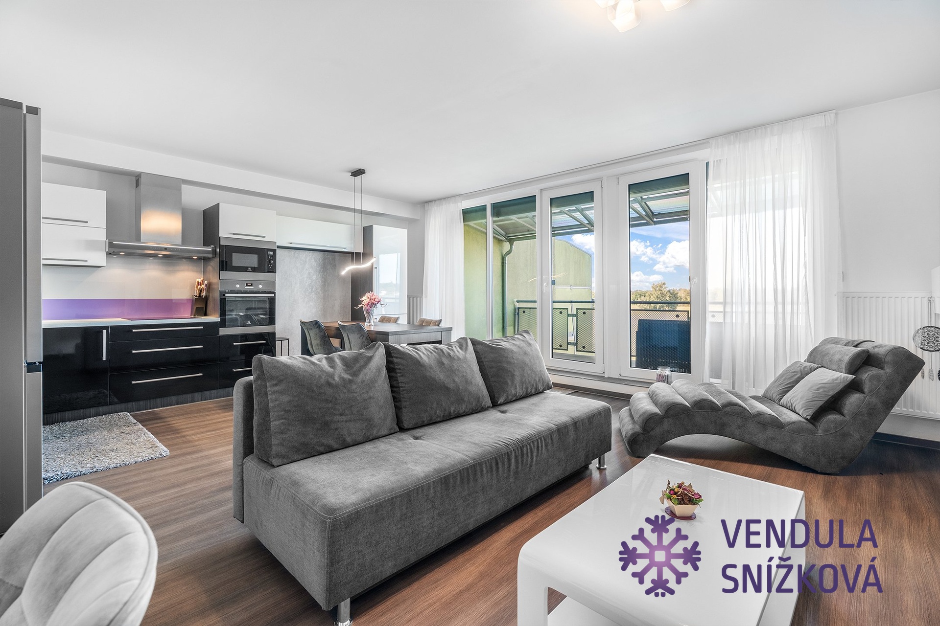 kuchyně a obývací pokoj